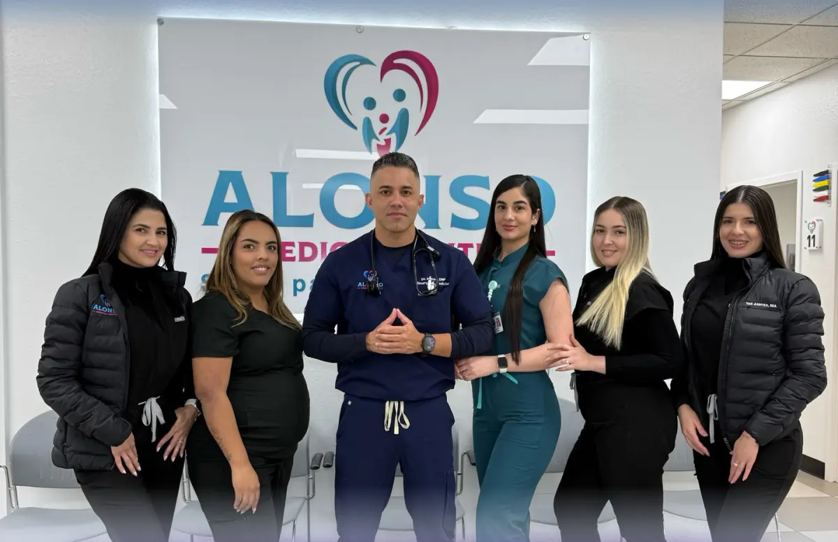 Equipo de Alonso Medical Center en una de sus clínicas